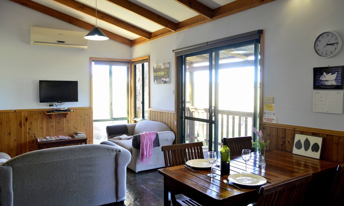 Diamond Tree Cottage | Diamond Forest Farm Stay, Pet Friendly cottages