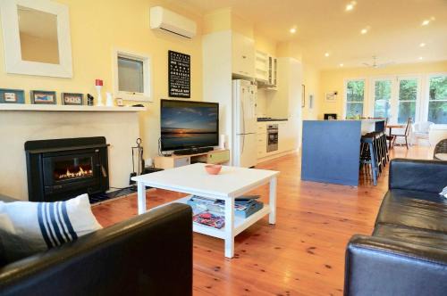 Queenscliff House | Dinghy s Rest