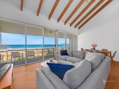 Malua Bay Apartment | Direct Beachfront Townhouse