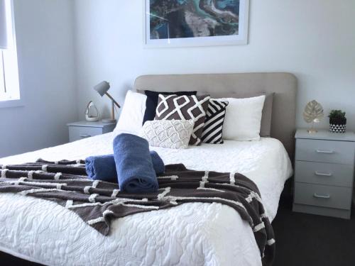 Warilla House | Discover Warilla Bright and Airy Townhouse