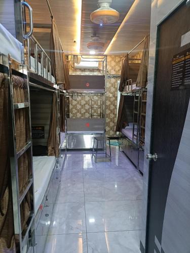 Mumbai Hostel | Divine Homes AC Dormitory