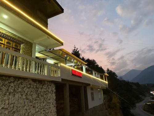 Bomdila Hotel | Divine Homestay Dirang