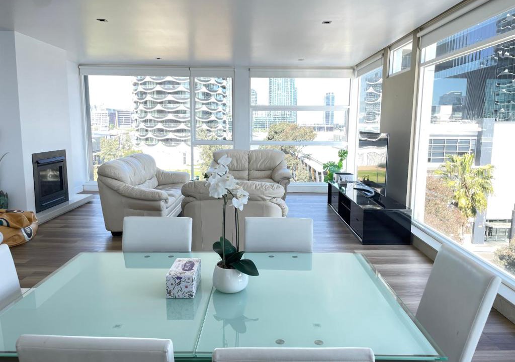 Docklands Apartment | Docklands Luxury Penthouse Right Above The District Docklands