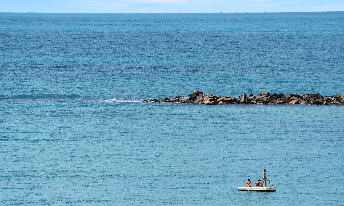 Port Elliot Apartment | Dolphins Beachfront Apartment 4: Gateway to an Incredible Horseshoe Bay View