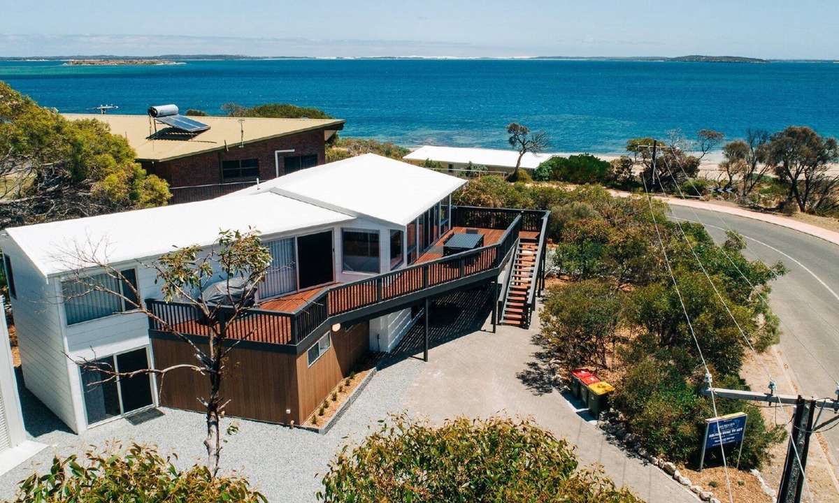 Lake Wangary House | Dolphinview is where luxury resides