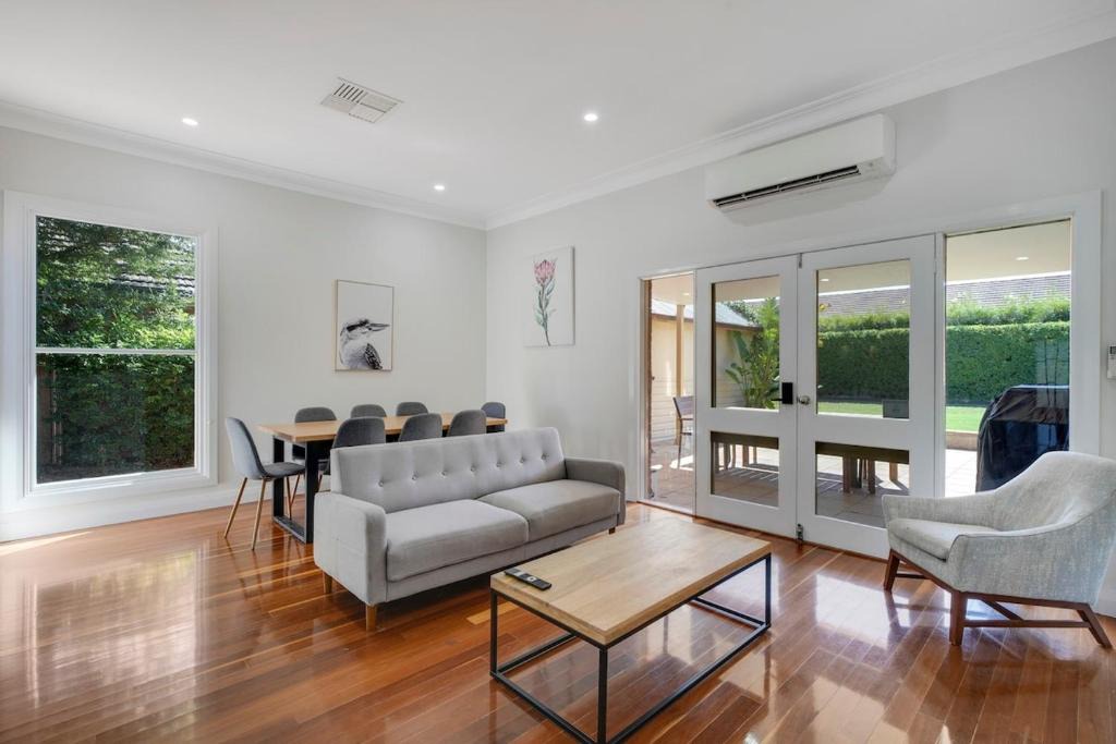 Dubbo Villa | Dubbo 4BR Getaway with Full kitchen, Patio & Grill