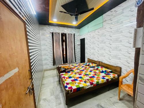 Mathura House | Dwarkapuri Paras guest house