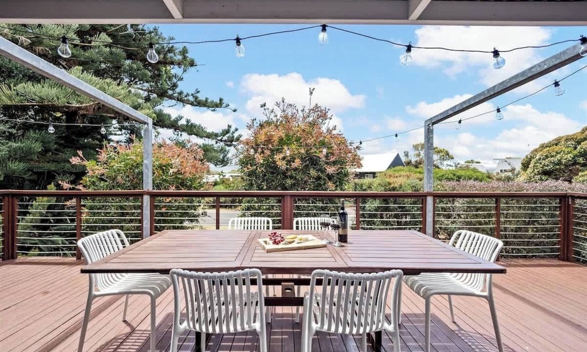 Eagle Bay House | Eagle Bay Beach House - walking distance to beach