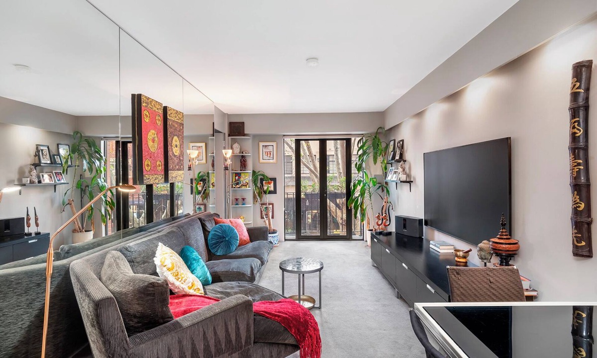 Kings Cross Apartment | Eccentric exec 1BR apartment in Potts Point hub - with a pool