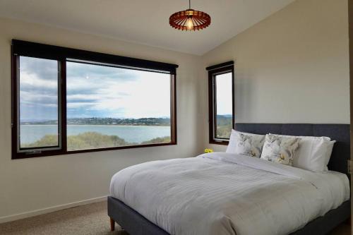 Primrose Sands Villa | Eco Waterfront Seclusion - Carlton Bluff House