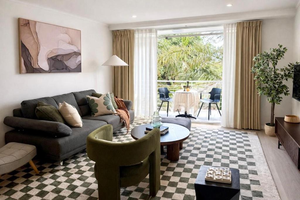 Williamstown Apartment | Elegant Waterfront Retreat Harbour & River Views