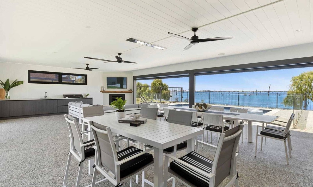 Yarrawonga House | Elements on Waters Edge - Spring Offer