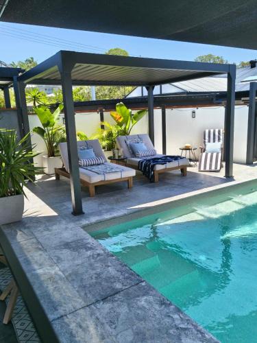 Coffs Harbour House | Ellie's Grand Escape - Sleeps 10 Pool Spa Amazing!