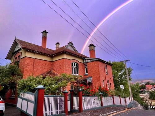 East Launceston Apartment | Elsmere Heritage Gardens & Accom