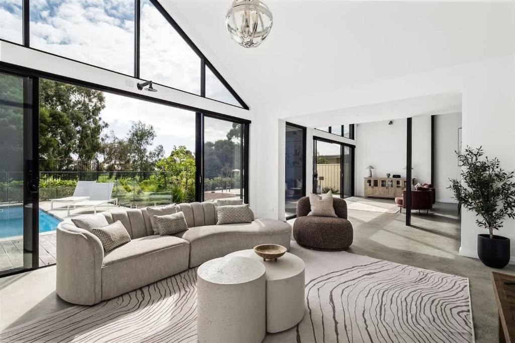 Dunsborough House | Ember and Aqua - Luxury Barnhouse on the Golf Course