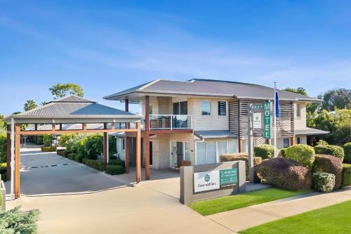 Emerald Apartment | Emerald Inn by Travellers