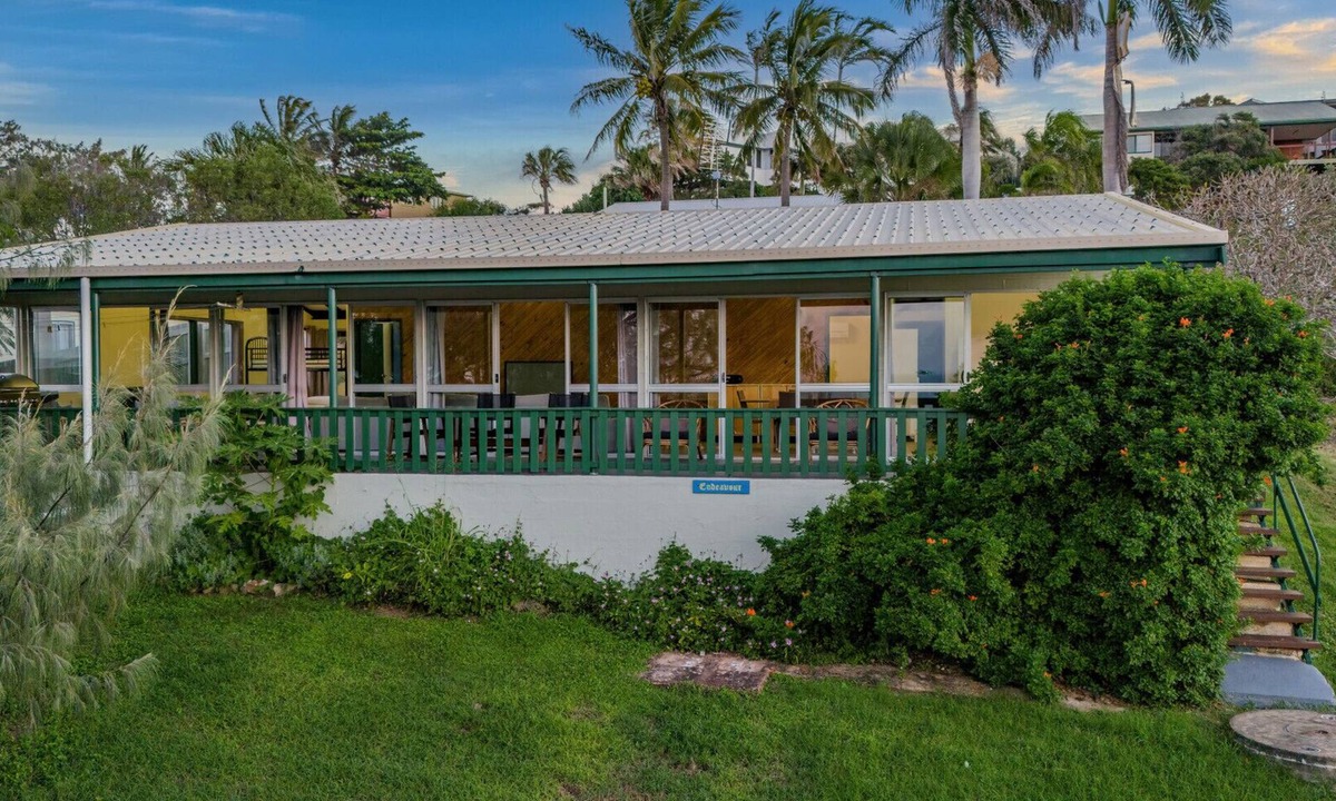 Seventeen Seventy House | Endeavour: Rustic Two-Bedroom Home With Stunning Ocean & 1770 Headland Views