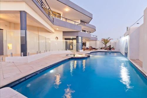 Marmion House | Endless Summer - The Reefs