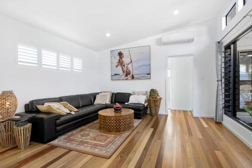 Coffs Harbour Villa | Entire Apt- Award Winning Office on Brodie
