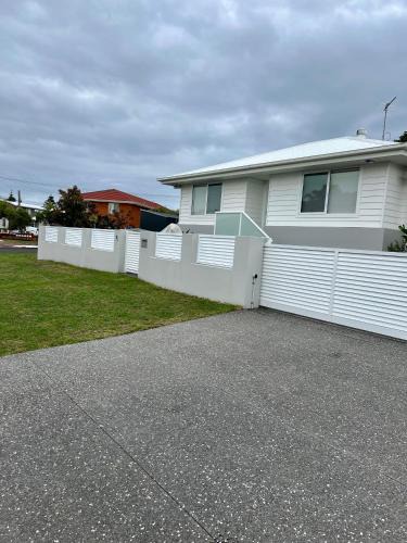 Lake Illawarra House | Entire Attached Granny Flat Home - Sleeps 4