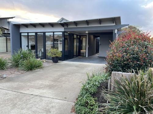 Esperance House | Esperance Waterfront Apartment