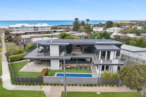 Torquay House | Esplanade Ultimate Luxury Pool & Ocean Views