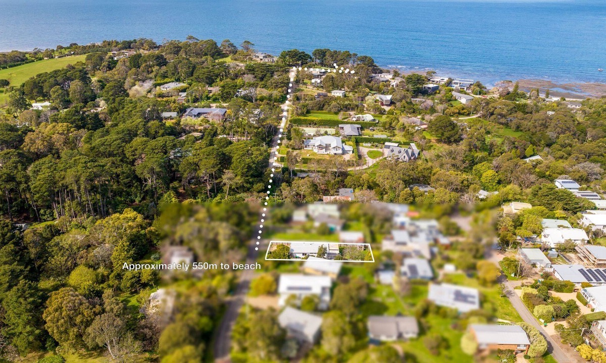 Flinders House | Evening Tide - Beautiful spacious pet friendly home next to the ocean.