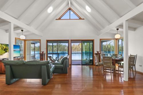 Dora Creek House | Evergreen Escape