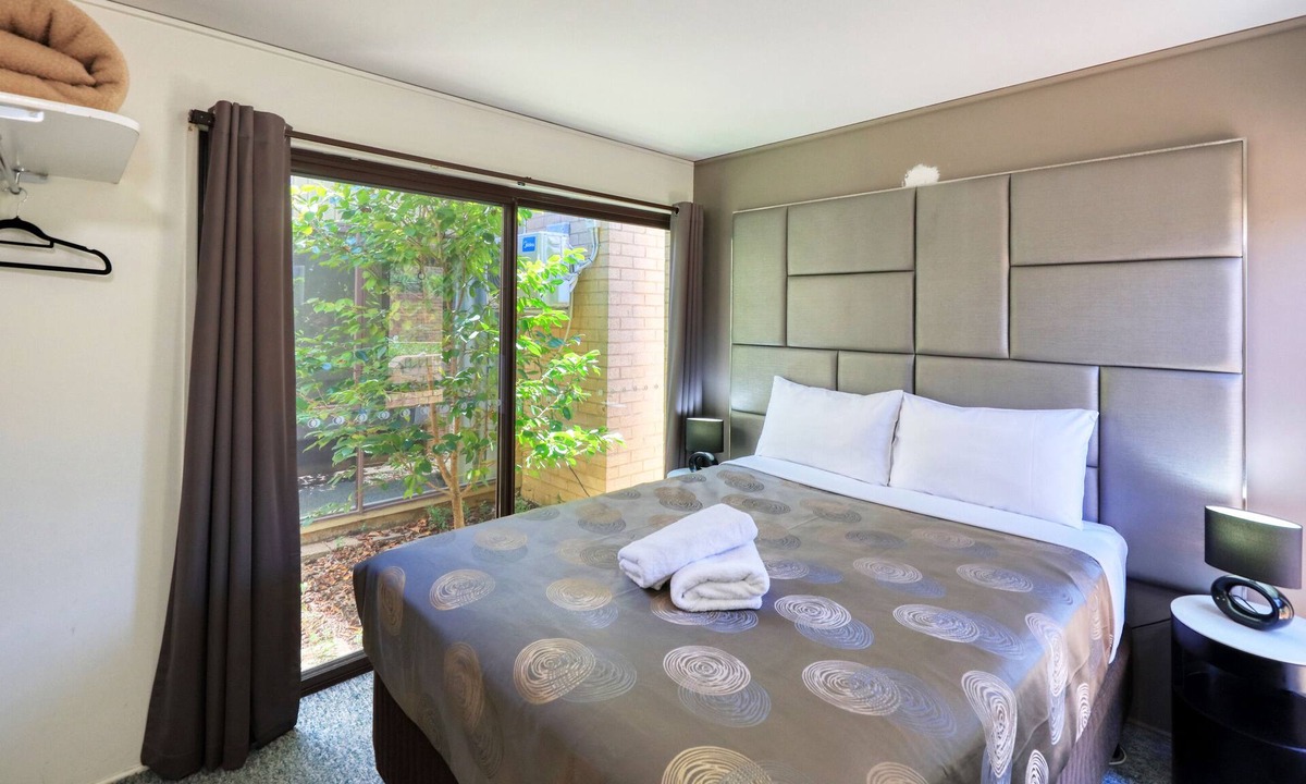 Benalla House | Executive Hideaway Motel