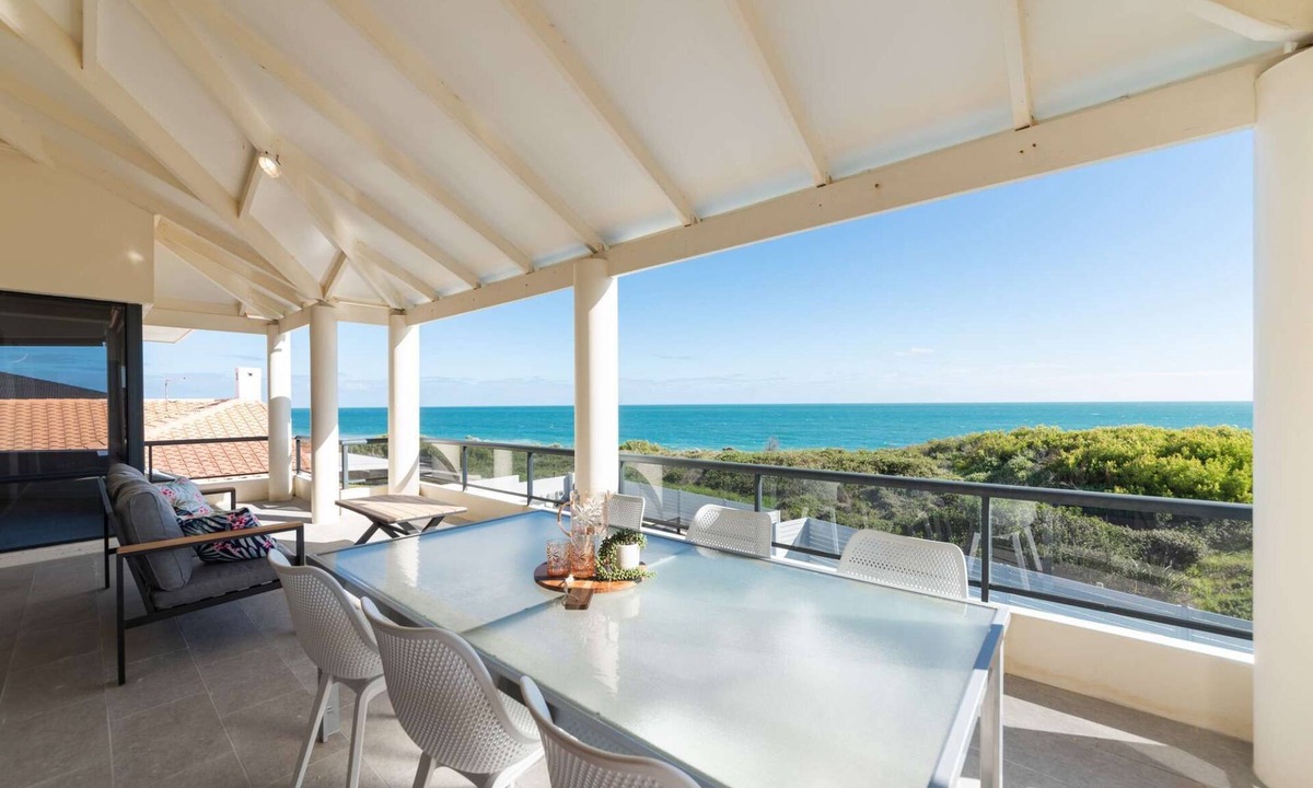 Halls Head House | Exquisite 5BR Beachfront Retreat - Sweeping Ocean Views and Luxurious Seaside Living