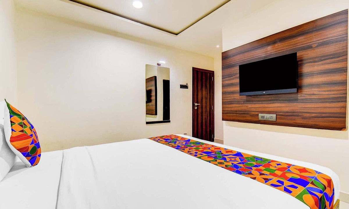 Pimpri - Chinchwad Hotel | FabExpress Abhishek