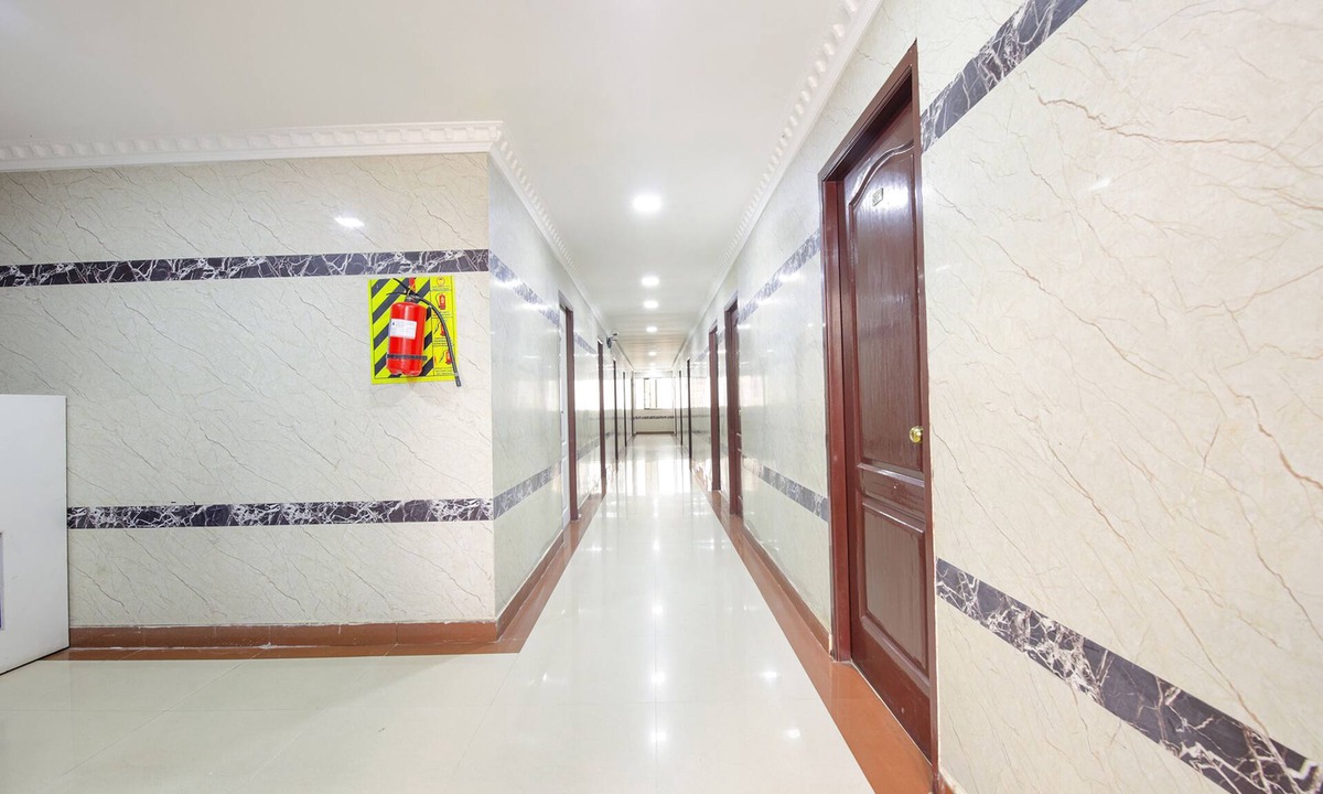 Perambur Purasavakam Hotel | FabExpress Pearl View Residency