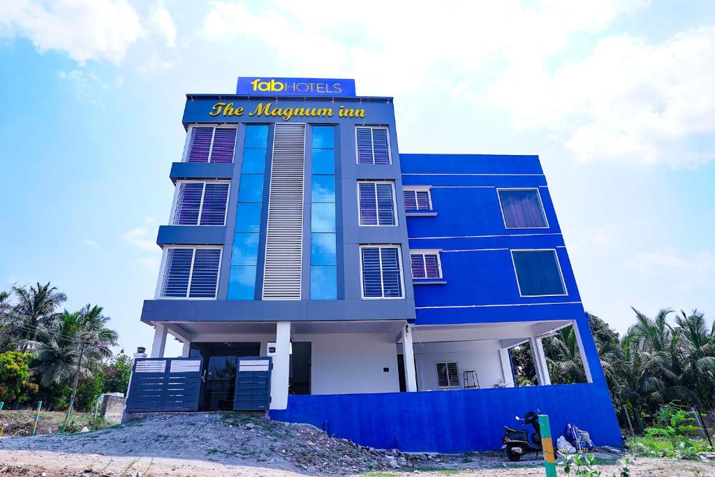 Vadanemelli Hotel | FabExpress The Magnum Inn