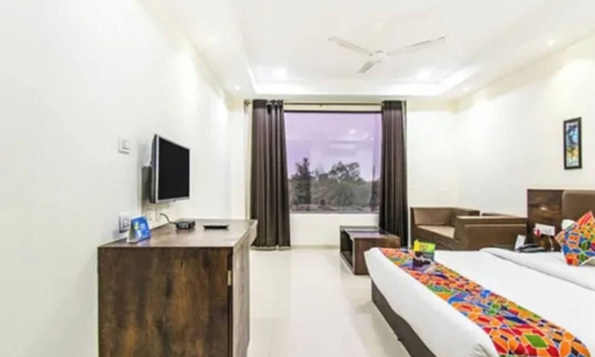 Rau Hotel | Fabhotel Amrit Greens