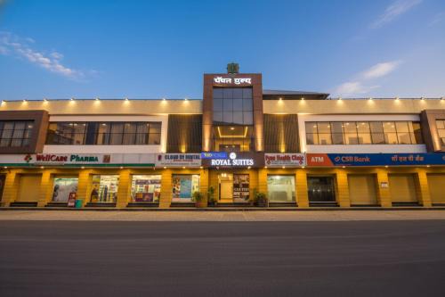 Hadapsar Hotel | FabHotel Royal Suits - Nr Mahadji Shinde Chhatri