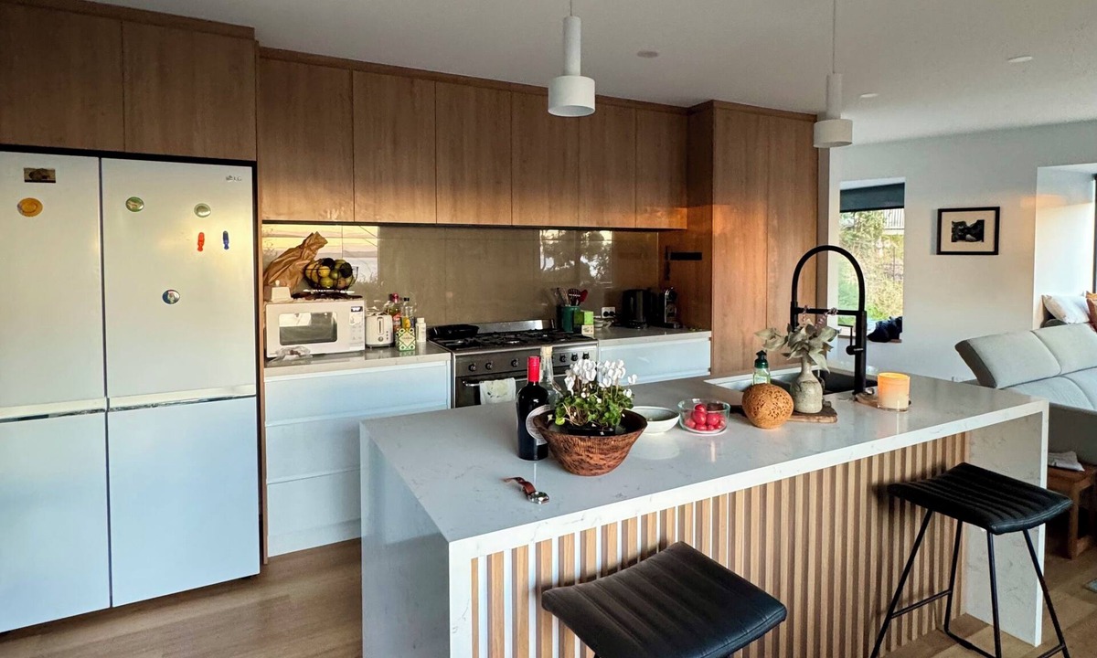 Kingston Beach Villa | Fabulous New Contemporary Villa. Steps From the Beach/Outdoor Tub and Firepit
