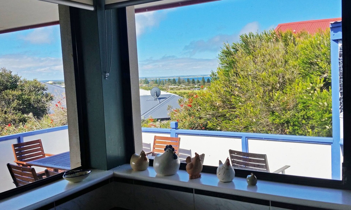 West Beach House | FABULOUS WEST BEACH ESPERANCE HOME WITH VIEWS. PET FRIENDLY.