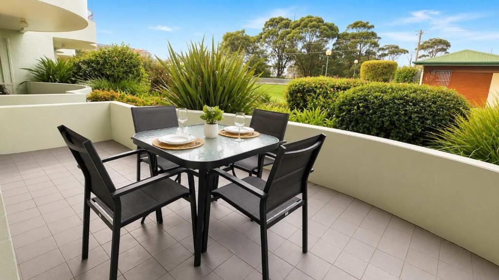 Mollymook Beach House | Fathoms 2 - 2BR beach resort apartment