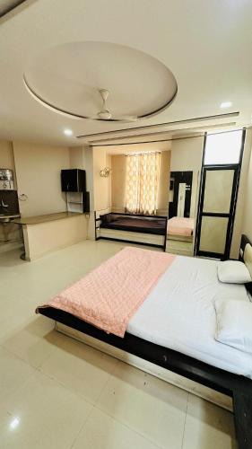 Malviya Nagar Apartment | Flat in Malviya Nagar spacious 2 beds for 4 guests