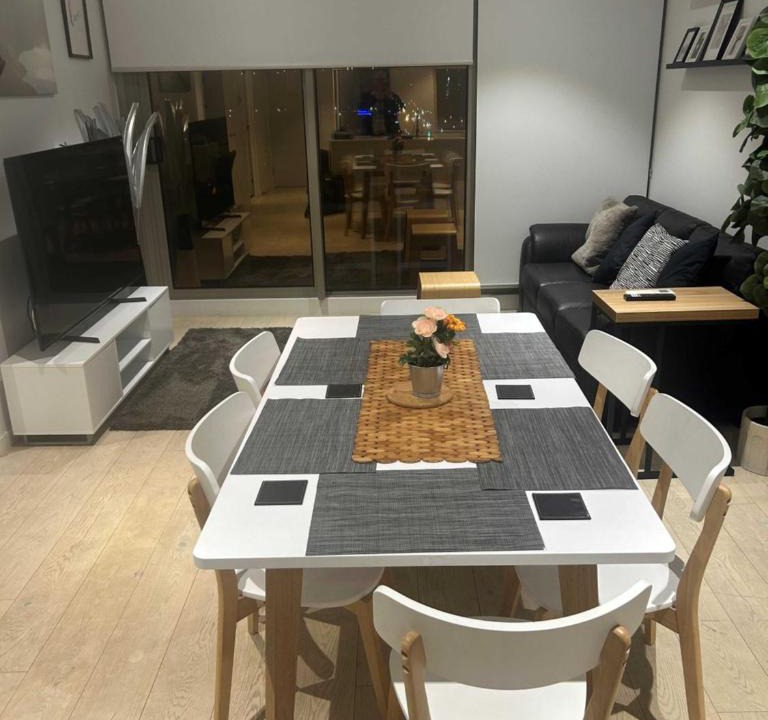 Flemington Apartment | FLEMINGTON - Melbourne City Views
