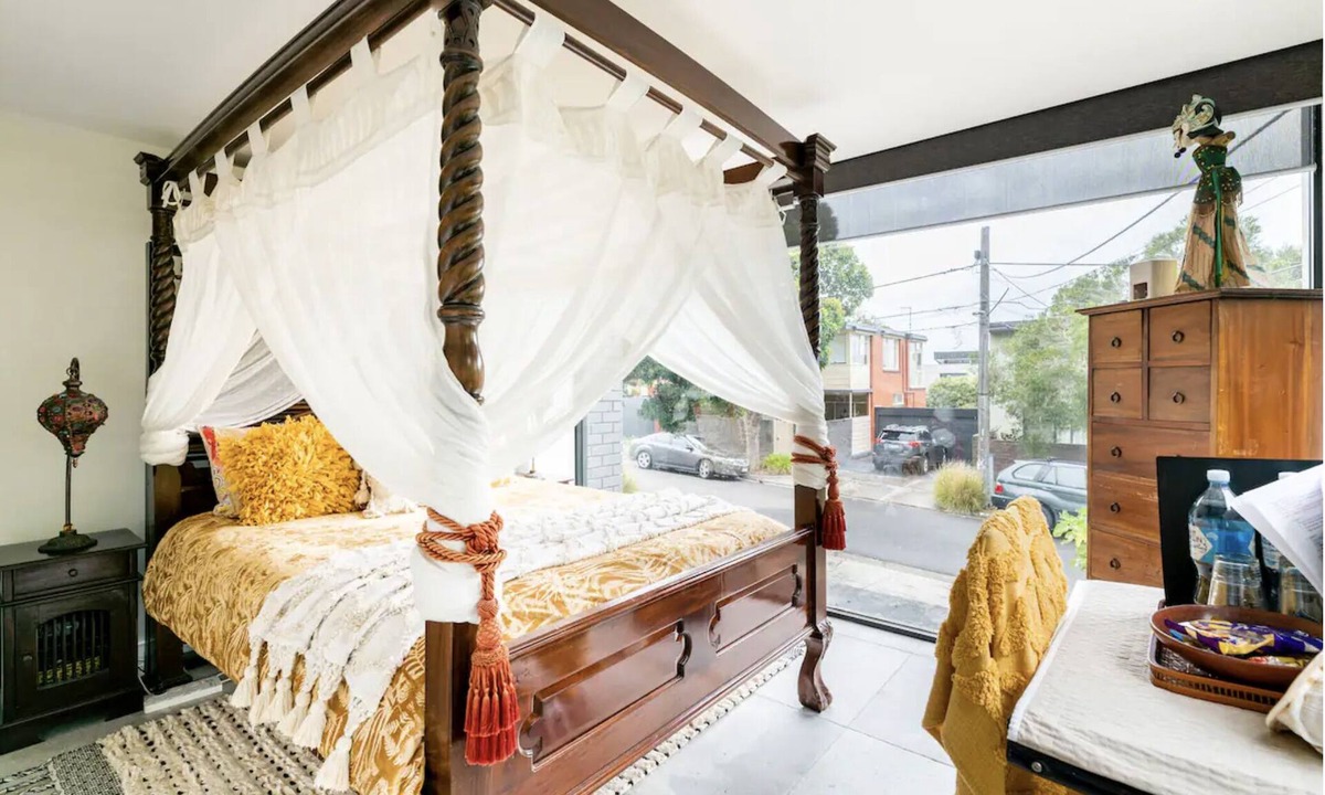 Black Rock House | For (2) Guests: Relaxing Bayside Boutique Retreat 1km from Beach.