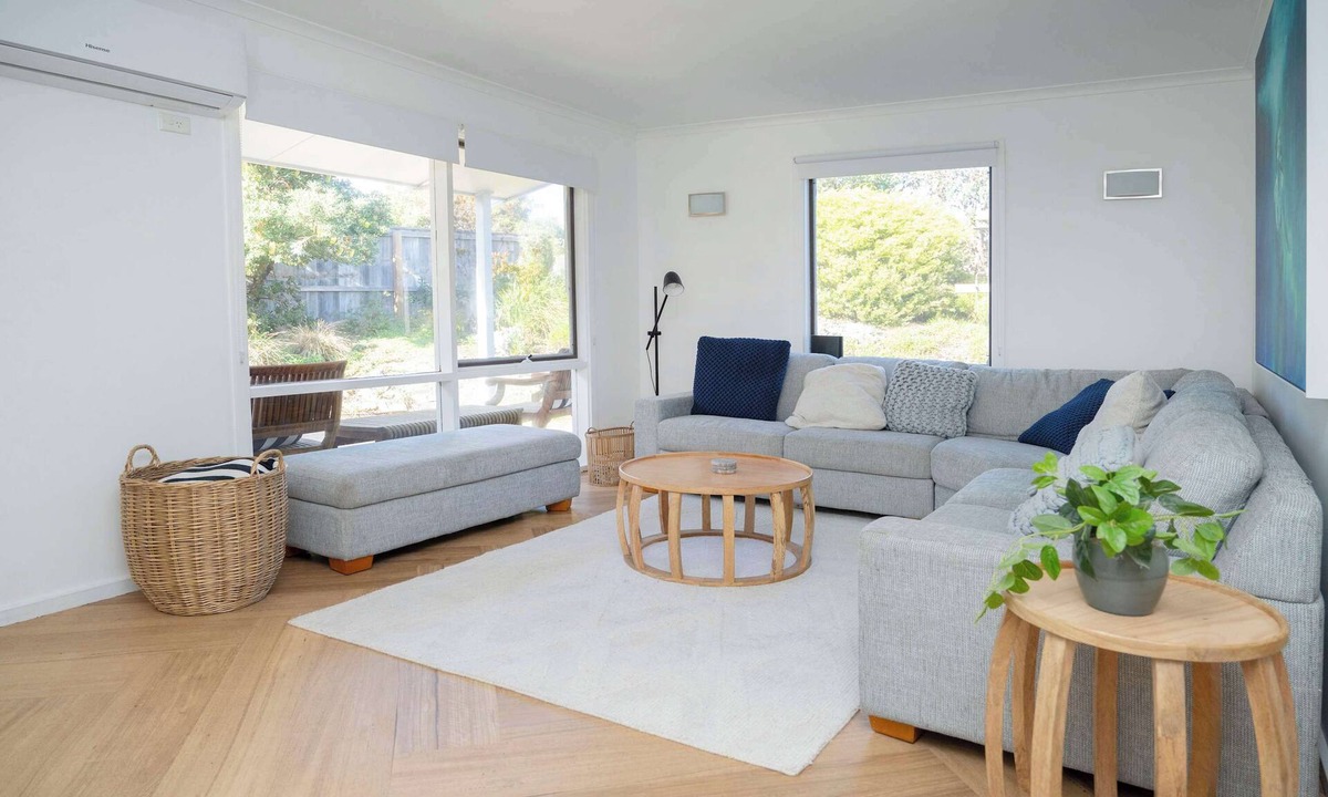 Hayborough House | Fourseagulls | Pet Friendly | Private | Close Walk to Beach