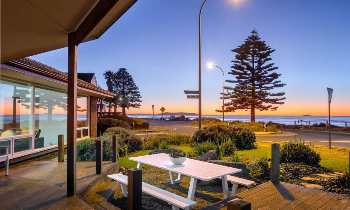 Encounter Bay House | Frankies Beach House—A Breezy Esplanade Escape