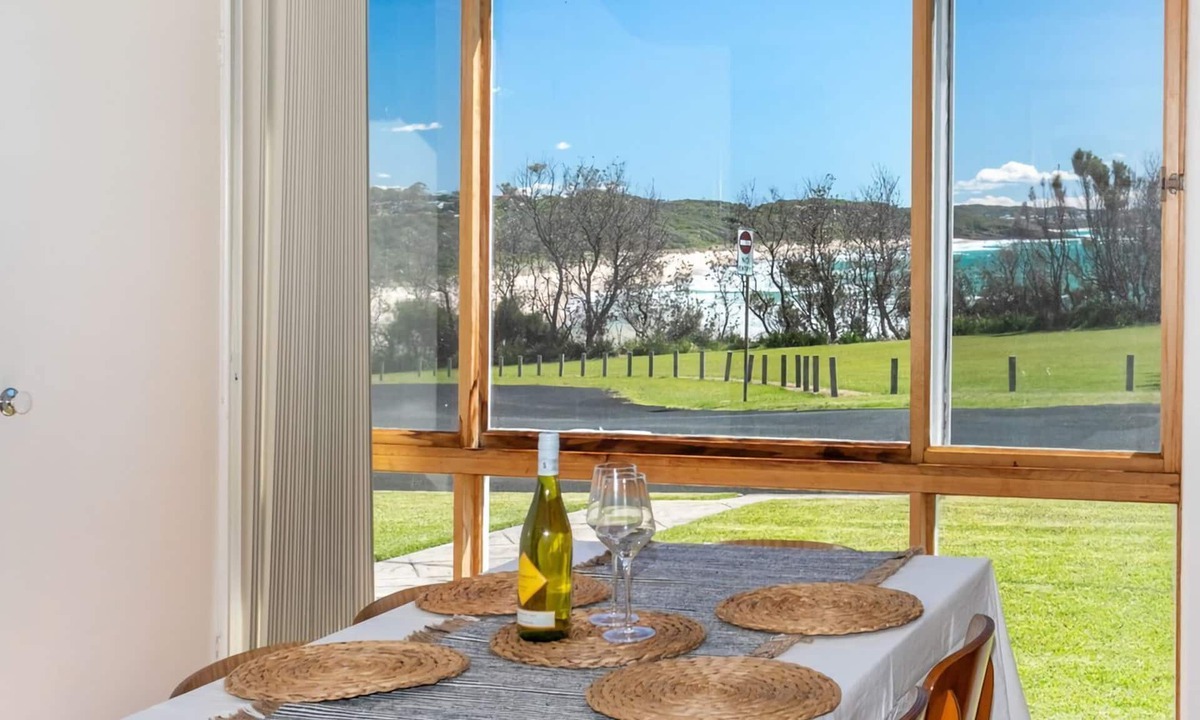 Dolphin Point Apartment | FREE NIGHT. Pay for 2 stay for 3