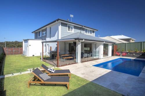 Narrawallee House | Free night! Pay for 2 stay for 3