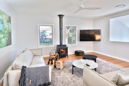 Narrawallee House | Free night! Pay for 2 stay for 3