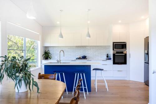 Mollymook Beach House | Free night! Pay for 2 stay for 3