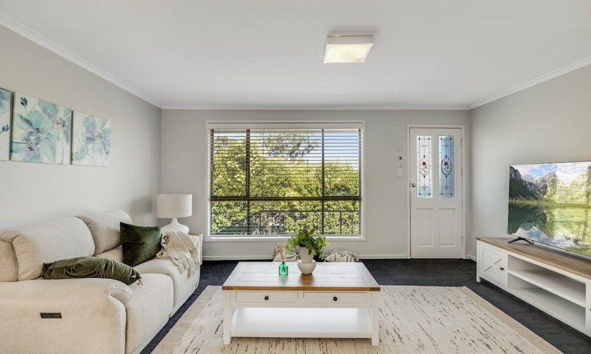 Kearneys Spring Apartment | Fresh Style! Close to UniSQ & Hospital!