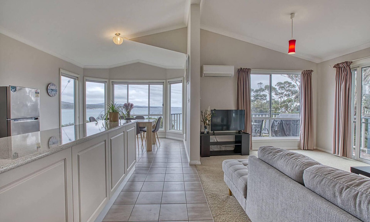 Binalong Bay House | Front Row Beachfront