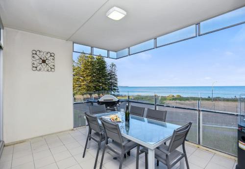 Victor Harbor Apartment | Frontage Apartments- 3Bedroom Central Seaview Escape